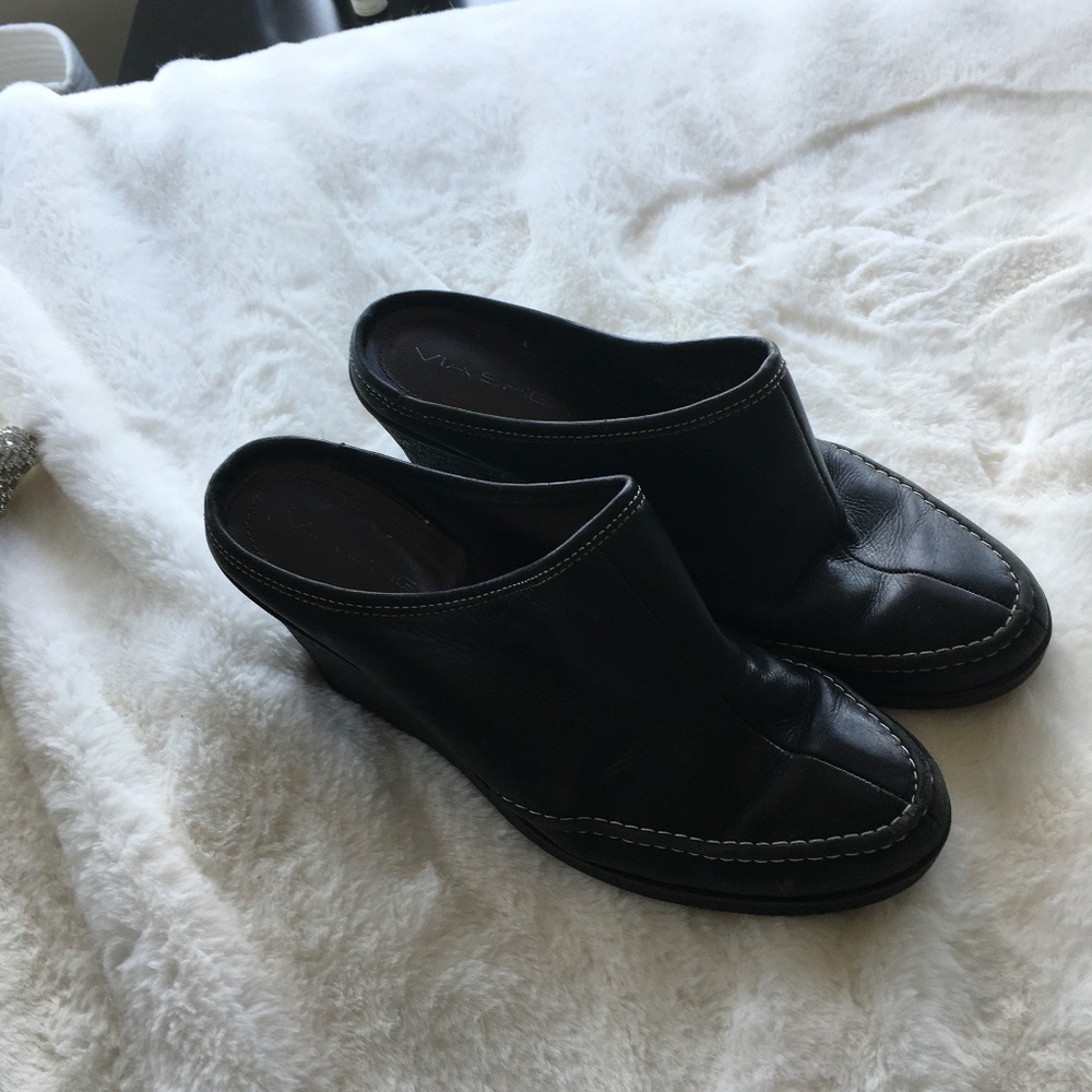 EUC Via Spiga Sz 8.5 Black Slip on Wedges